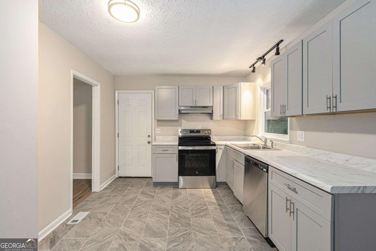 1513 Spruce Ridge Way Stone Mountain - 7