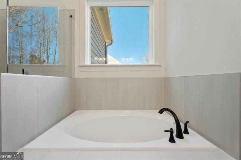 8340 Creekside Overlook Drive Gainesville - 30