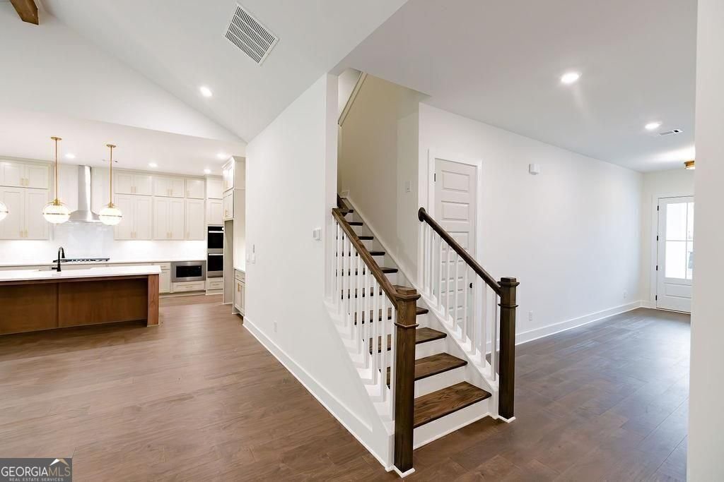 8350 Creekside Overlook Drive Gainesville - 22