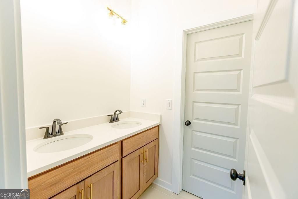 8350 Creekside Overlook Drive Gainesville - 33