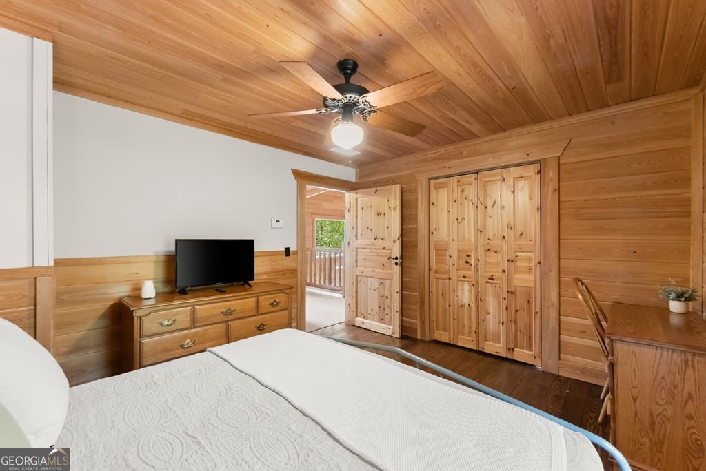 994 Whispering Pine Lane Cherry Log - 17