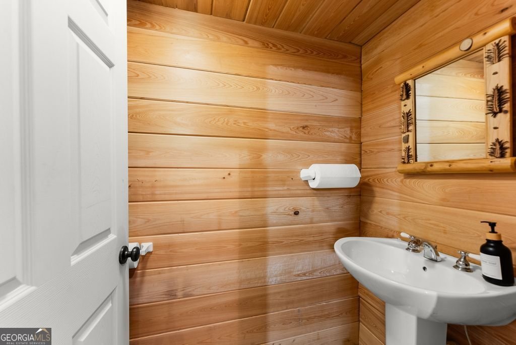 994 Whispering Pine Lane Cherry Log - 24