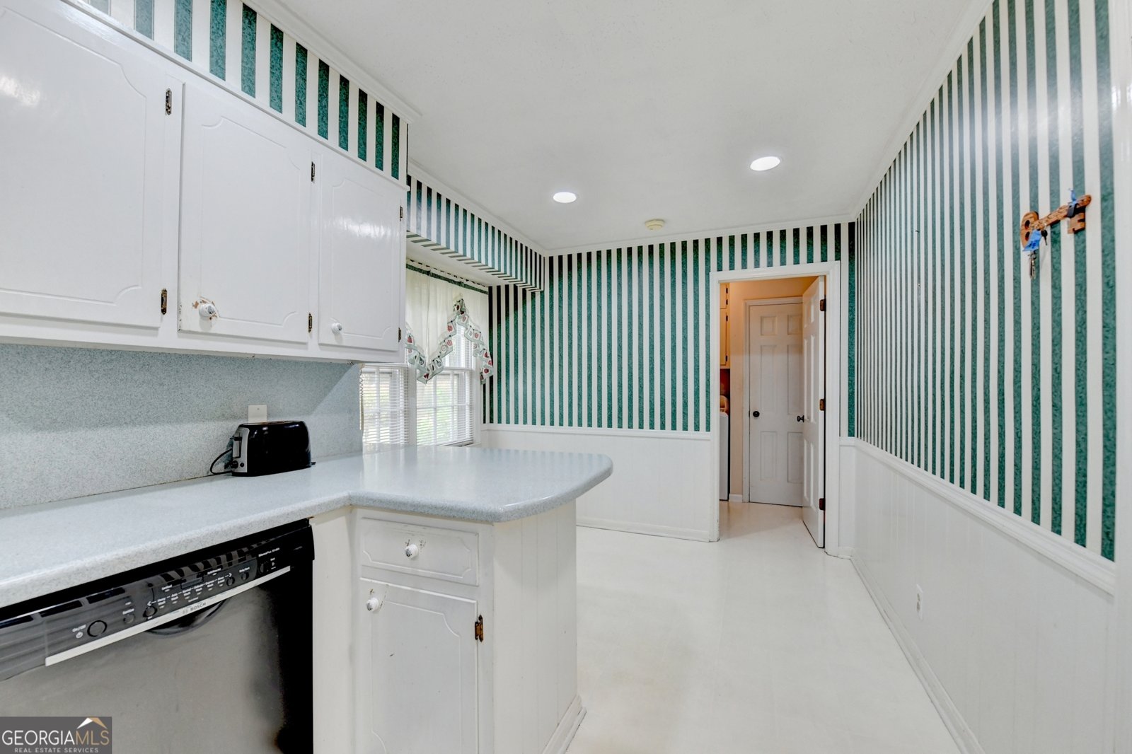 136 Lancelot Way Lawrenceville - 23