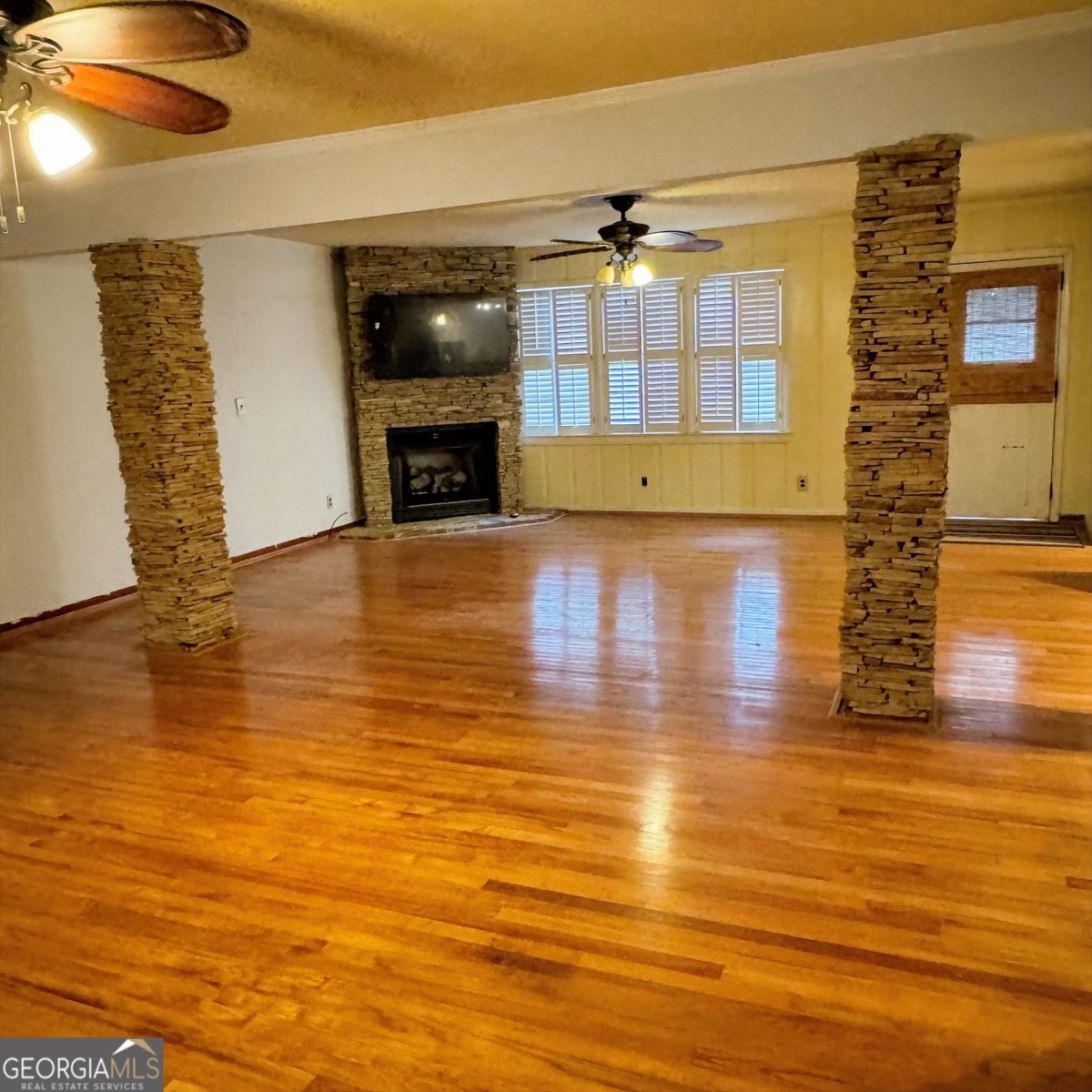 303 Auburn Street Centre - 15