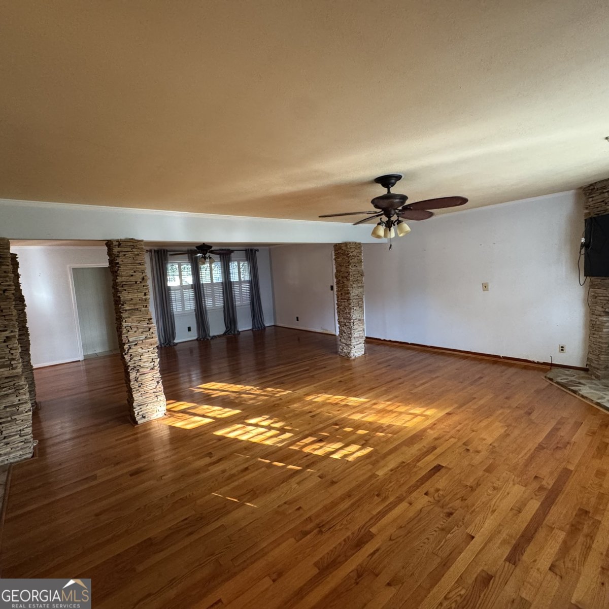 303 Auburn Street Centre - 16