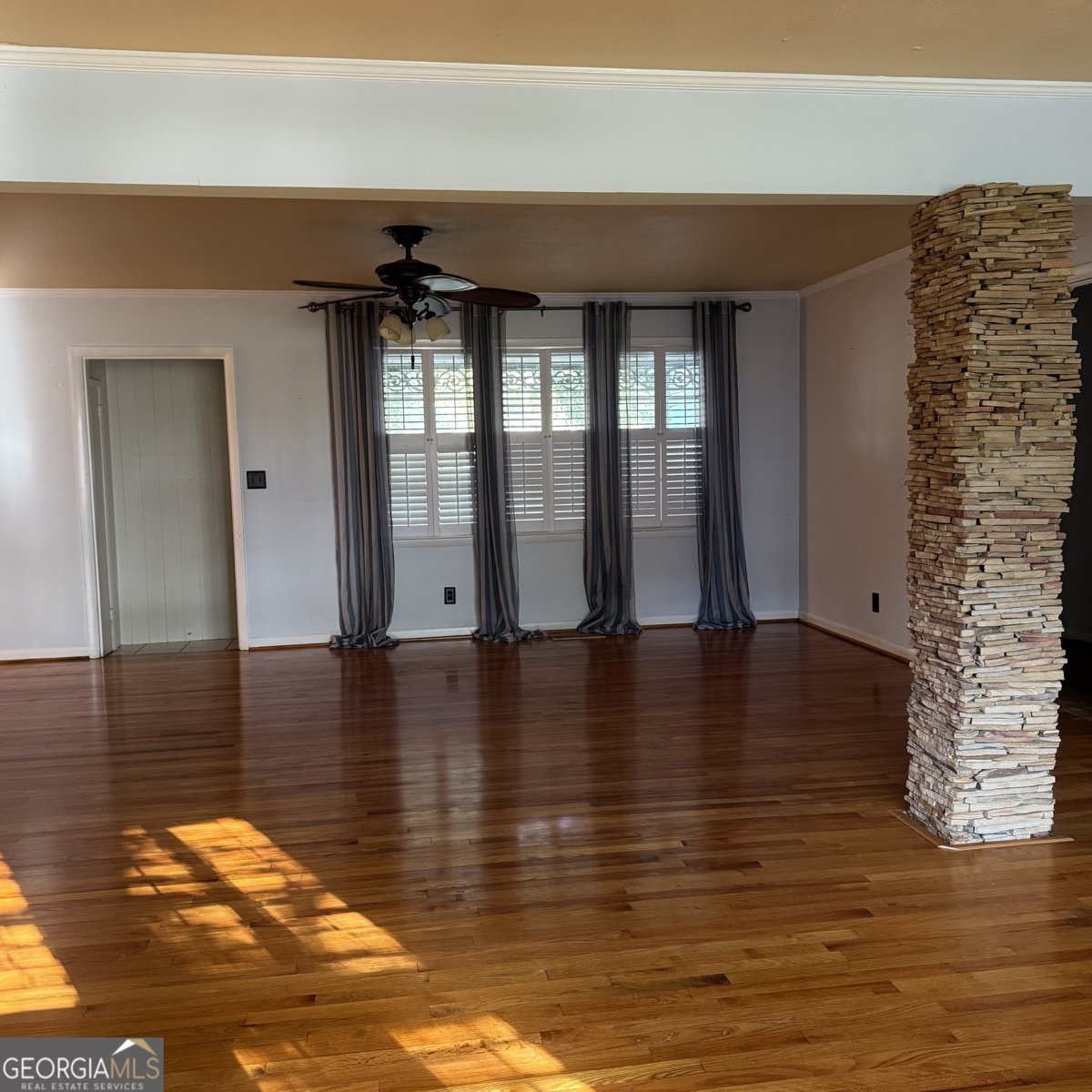 303 Auburn Street Centre - 17