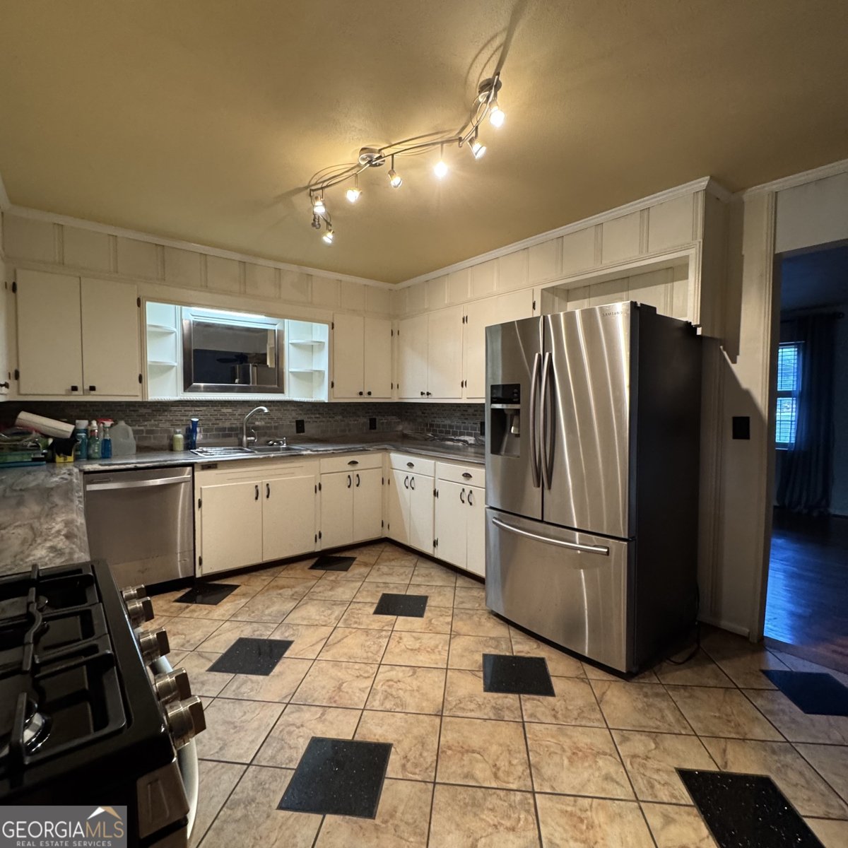 303 Auburn Street Centre - 26