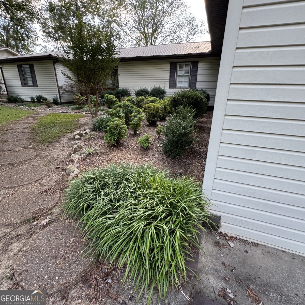 303 Auburn Street Centre - 3