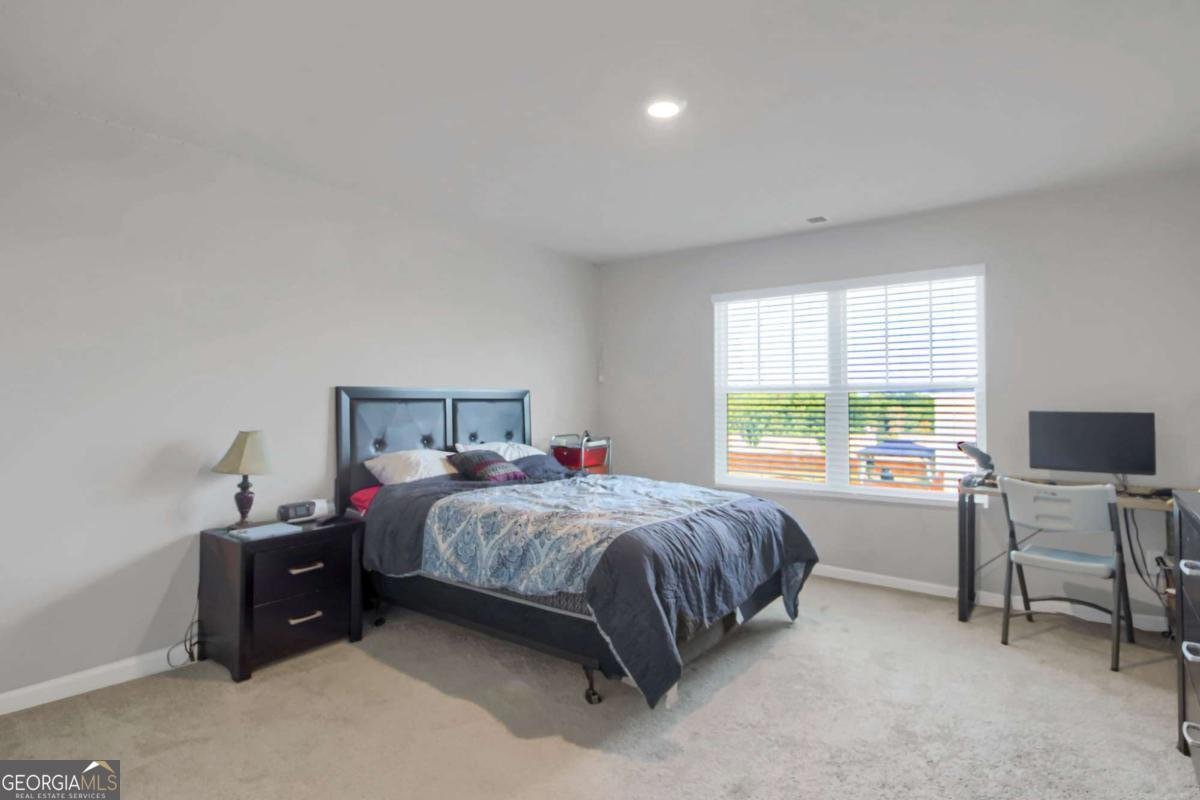 6806 Creekgate Way Douglasville - 23
