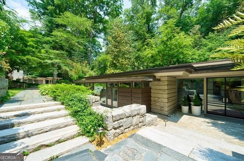 465 Hillside Drive Atlanta - 24