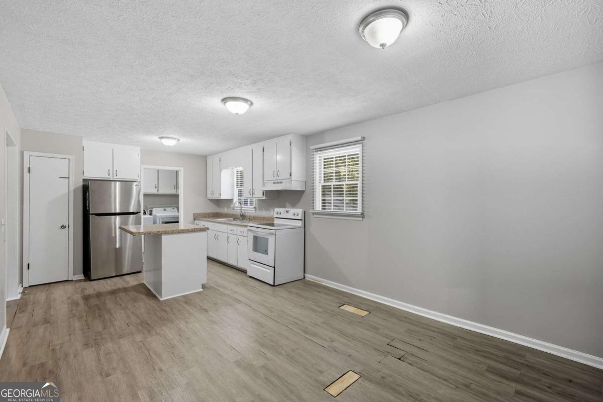 260 Oak Circle Hull - 12