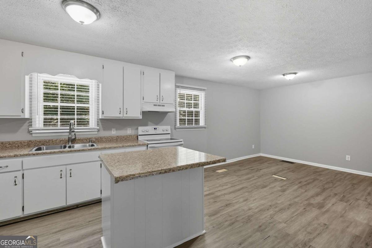 260 Oak Circle Hull - 15
