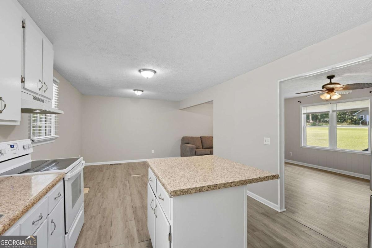 260 Oak Circle Hull - 16