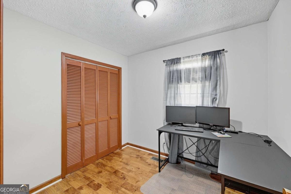 260 Oak Circle Hull - 23