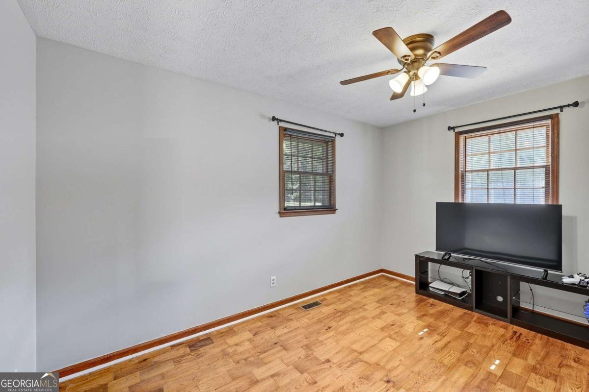 260 Oak Circle Hull - 24