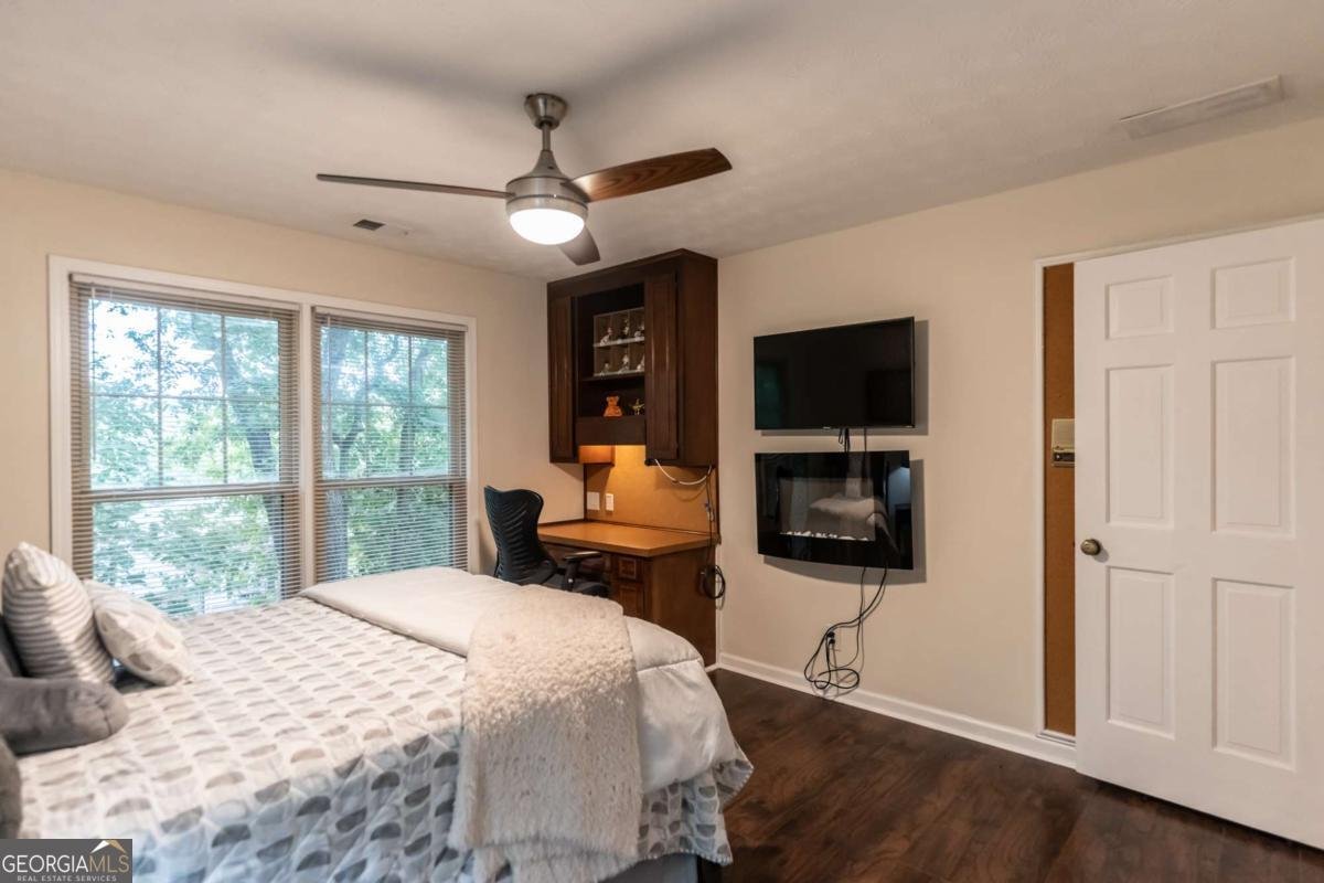 5027 Castlewood Drive Lilburn - 29