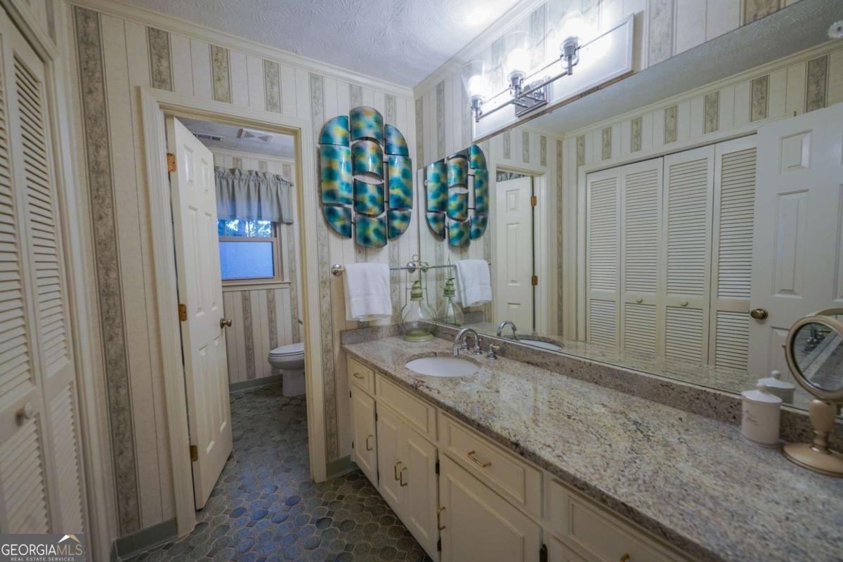 5027 Castlewood Drive Lilburn - 34
