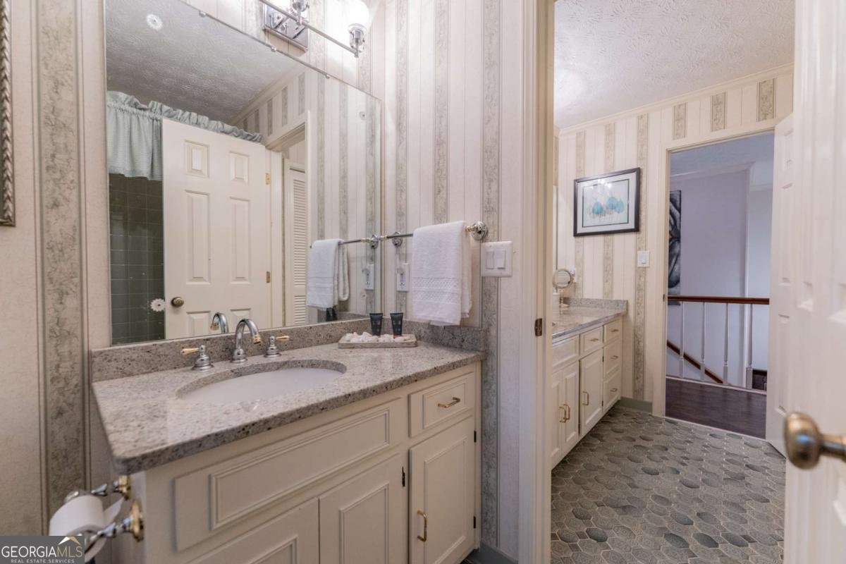 5027 Castlewood Drive Lilburn - 35