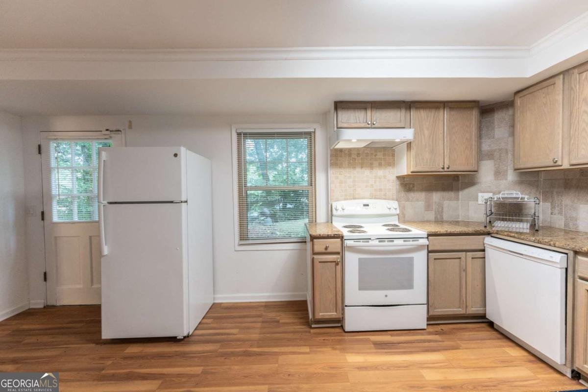 5027 Castlewood Drive Lilburn - 44
