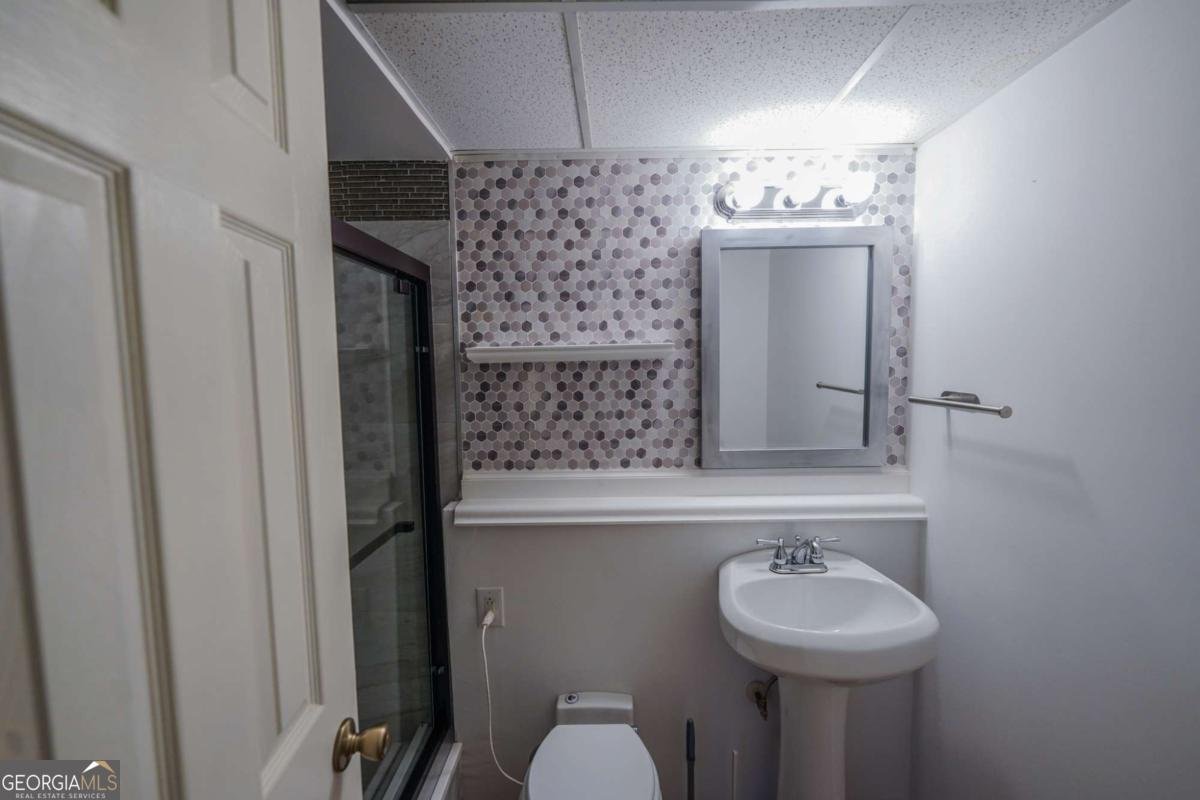 5027 Castlewood Drive Lilburn - 6