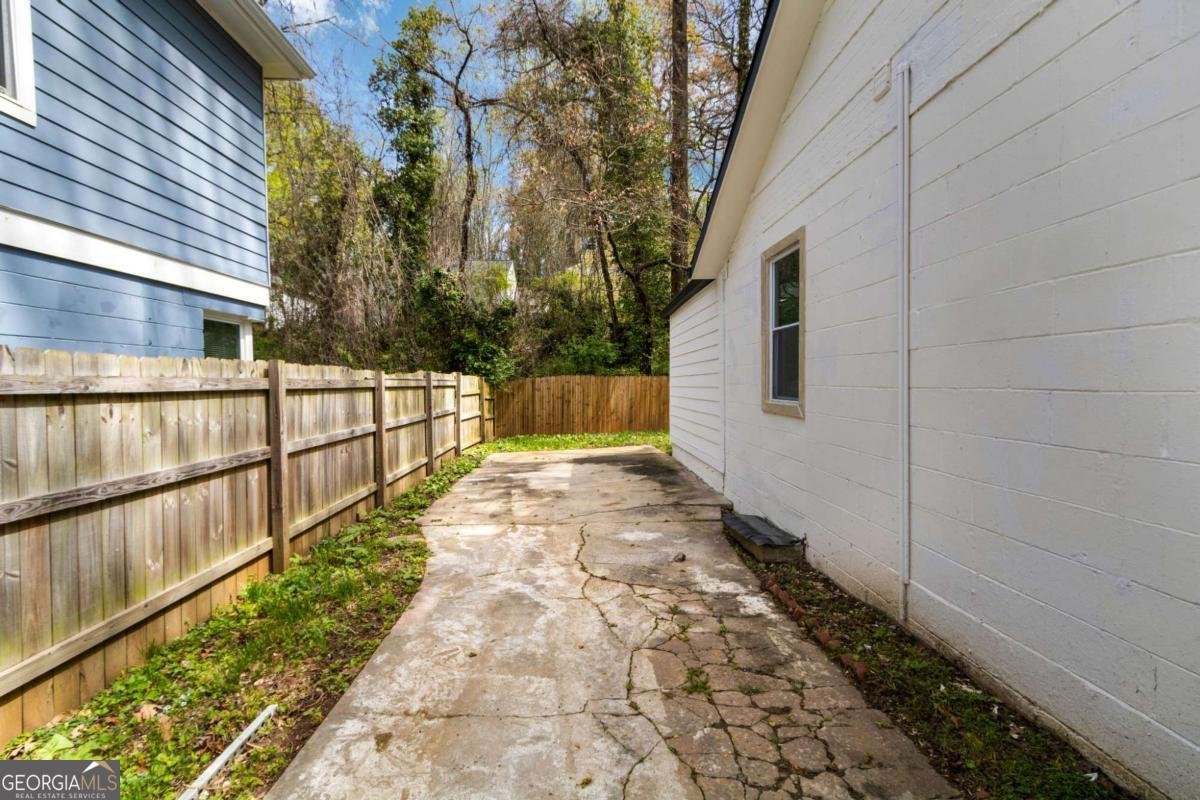 1318 Graymont Drive Atlanta - 25