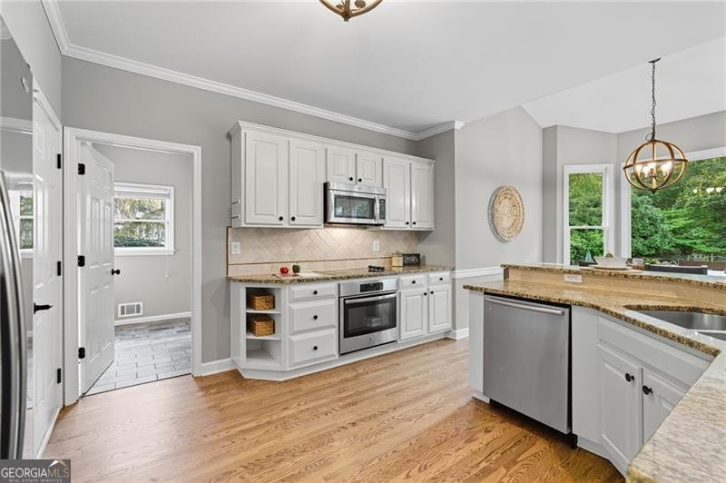 822 Lakeglen Drive Suwanee - 23