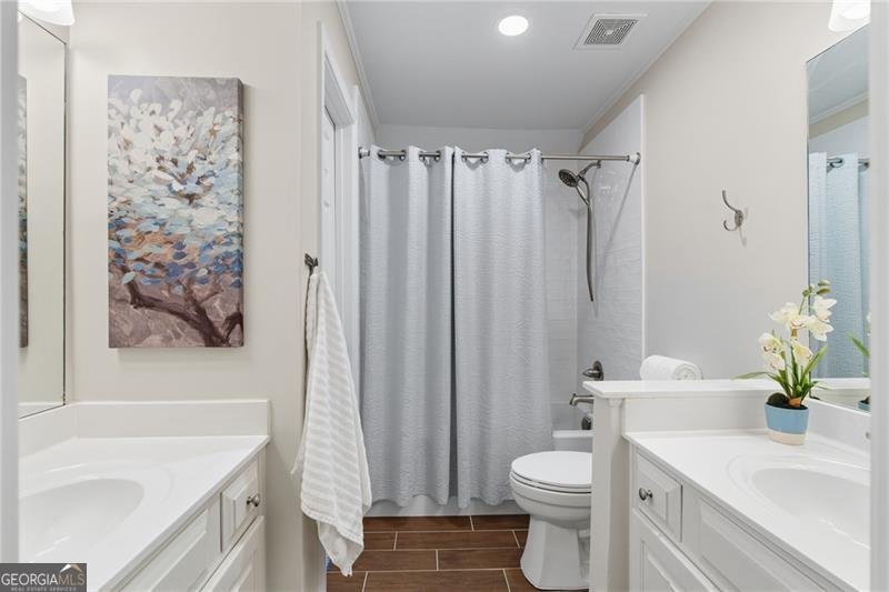 822 Lakeglen Drive Suwanee - 33