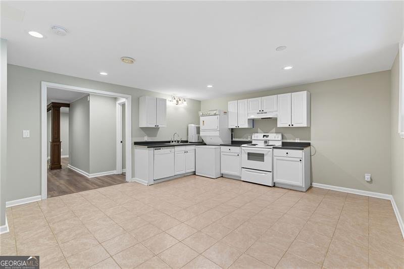 822 Lakeglen Drive Suwanee - 42