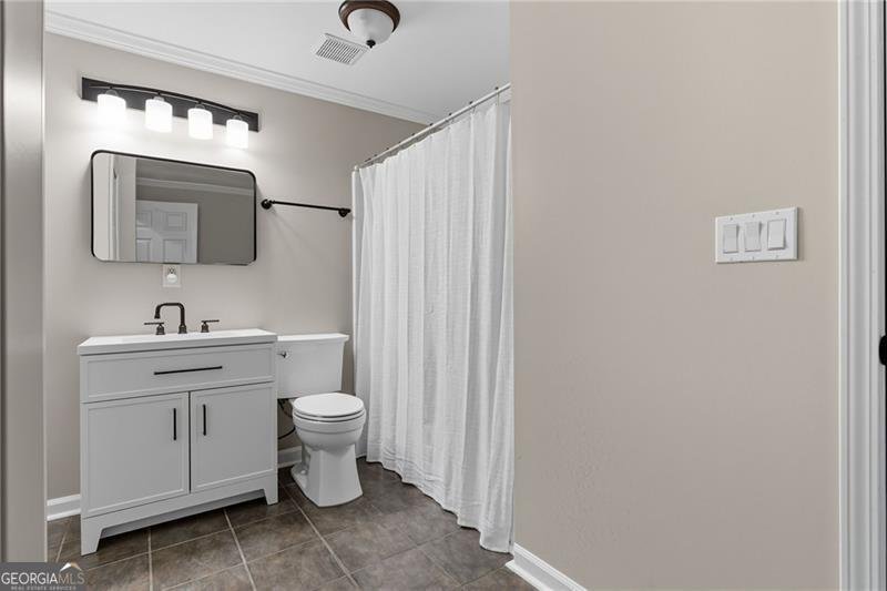822 Lakeglen Drive Suwanee - 44
