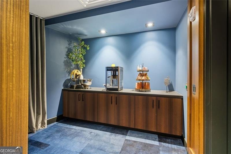 2425 PEACHTREE Road Atlanta - 18