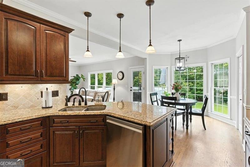 1042 AVERY CREEK woodstock - 23