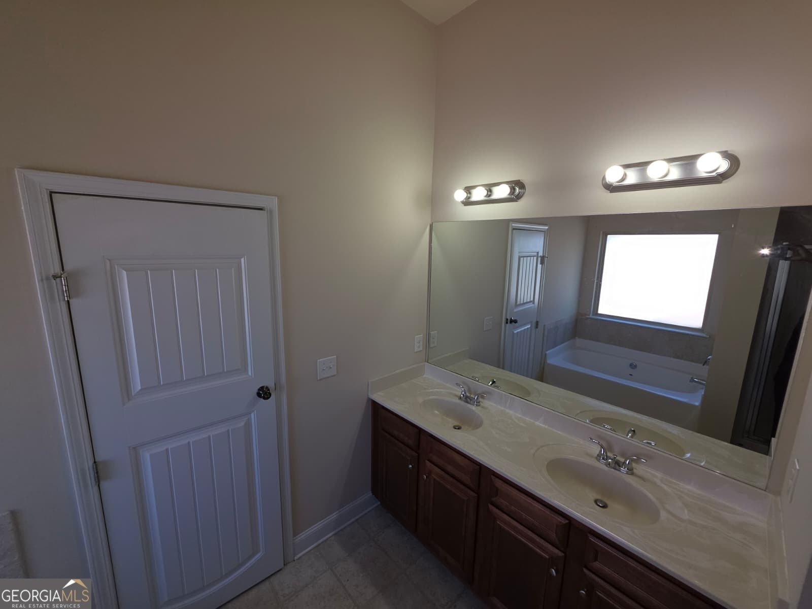 4111 Village Crossing Circle Ellenwood - 32