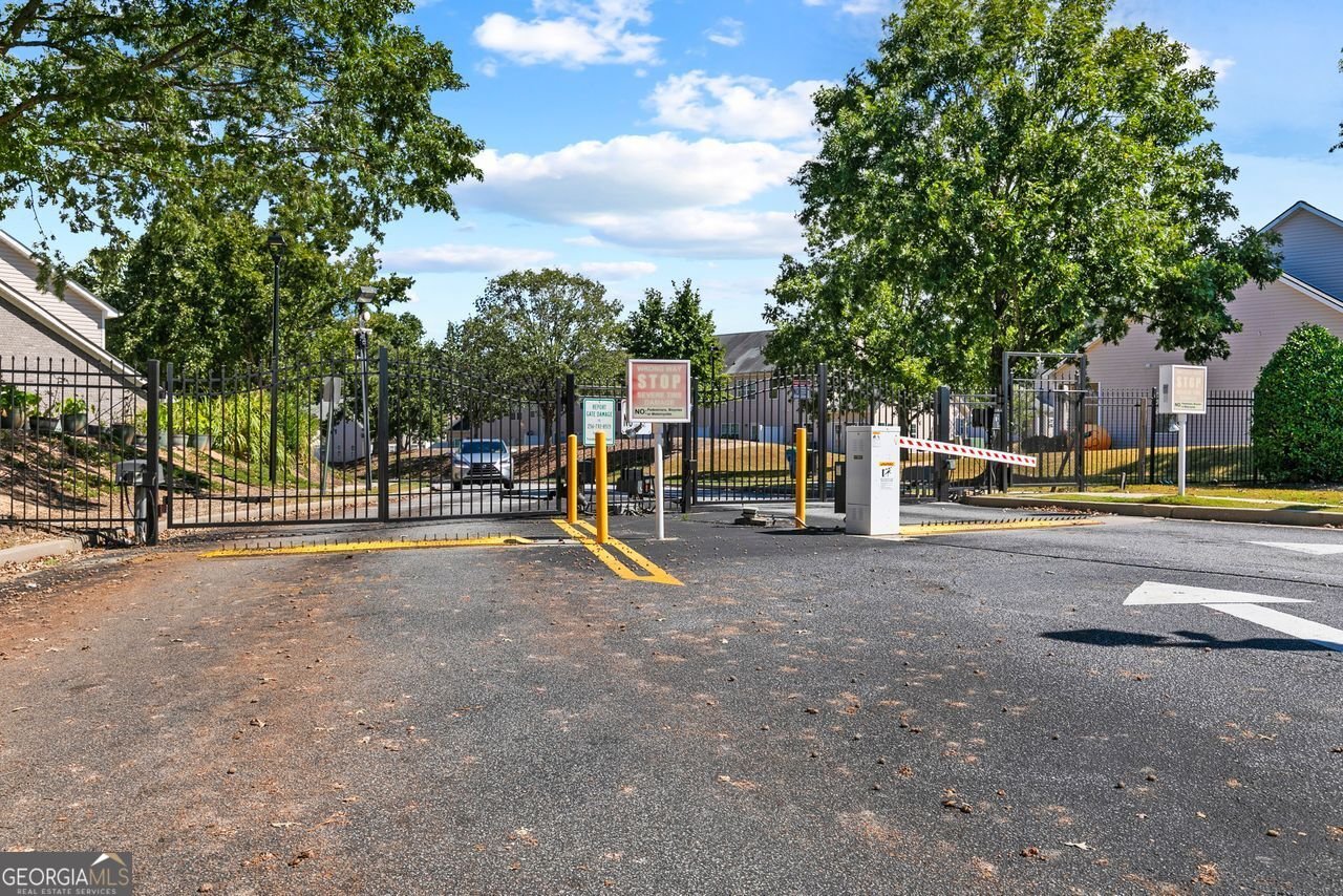 2555 FLAT SHOALS Road Atlanta - 20