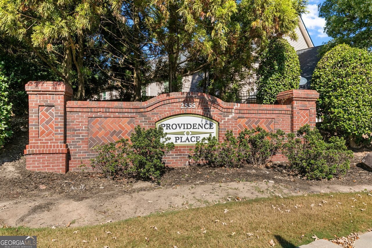 2555 FLAT SHOALS Road Atlanta - 22