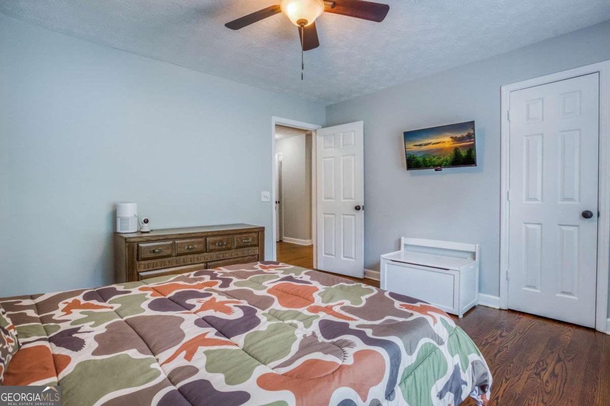 2334 FISHER Drive Loganville - 12
