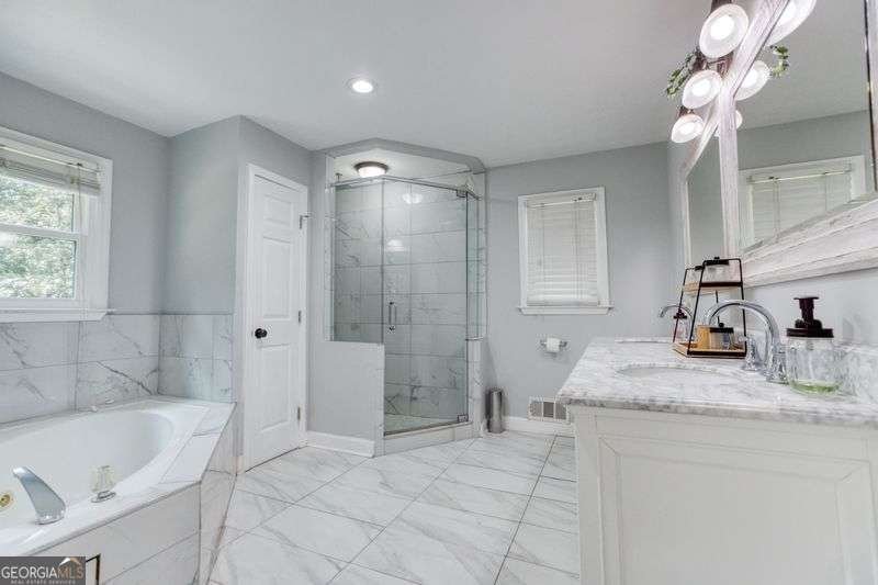 2334 FISHER Drive Loganville - 4