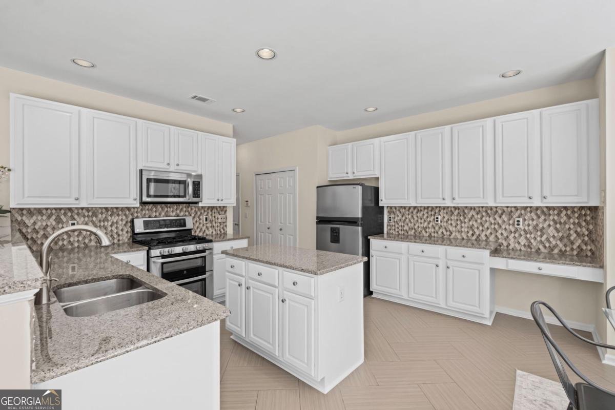 390 Sablewood Drive Milton - 8