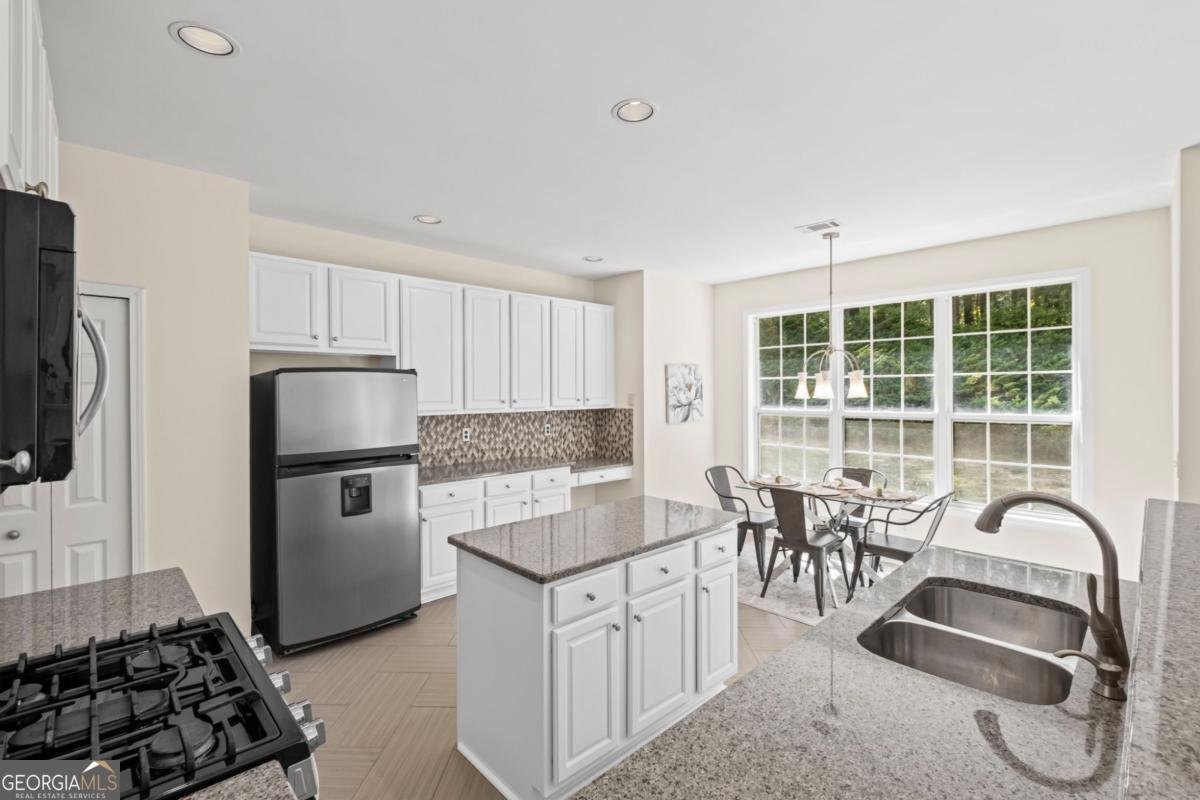 390 Sablewood Drive Milton - 9