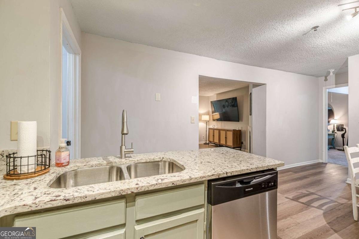 215 Cobblestone Trail Avondale Estates - 16