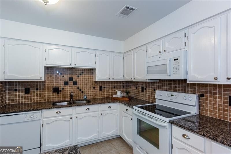 4590 VILLAGE OAKS Circle Dunwoody - 10