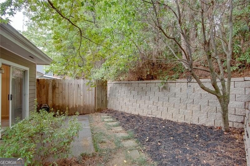 4590 VILLAGE OAKS Circle Dunwoody - 32