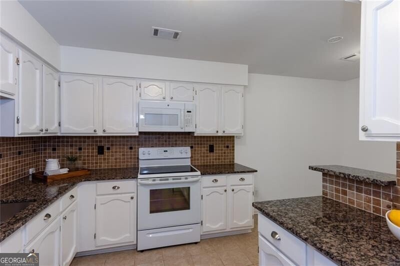 4590 VILLAGE OAKS Circle Dunwoody - 8