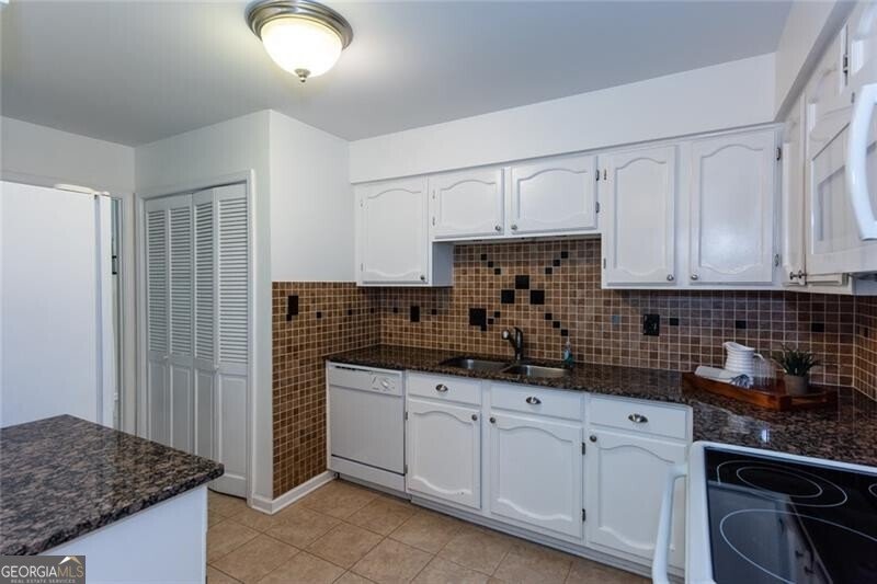 4590 VILLAGE OAKS Circle Dunwoody - 9