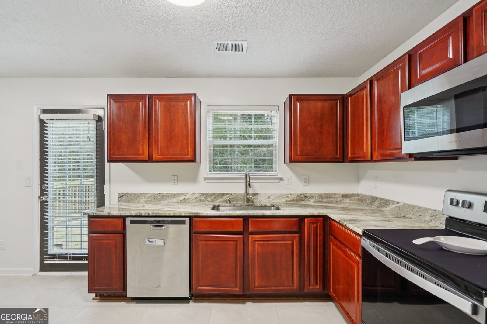 363 Cobblestone Court Hampton - 16