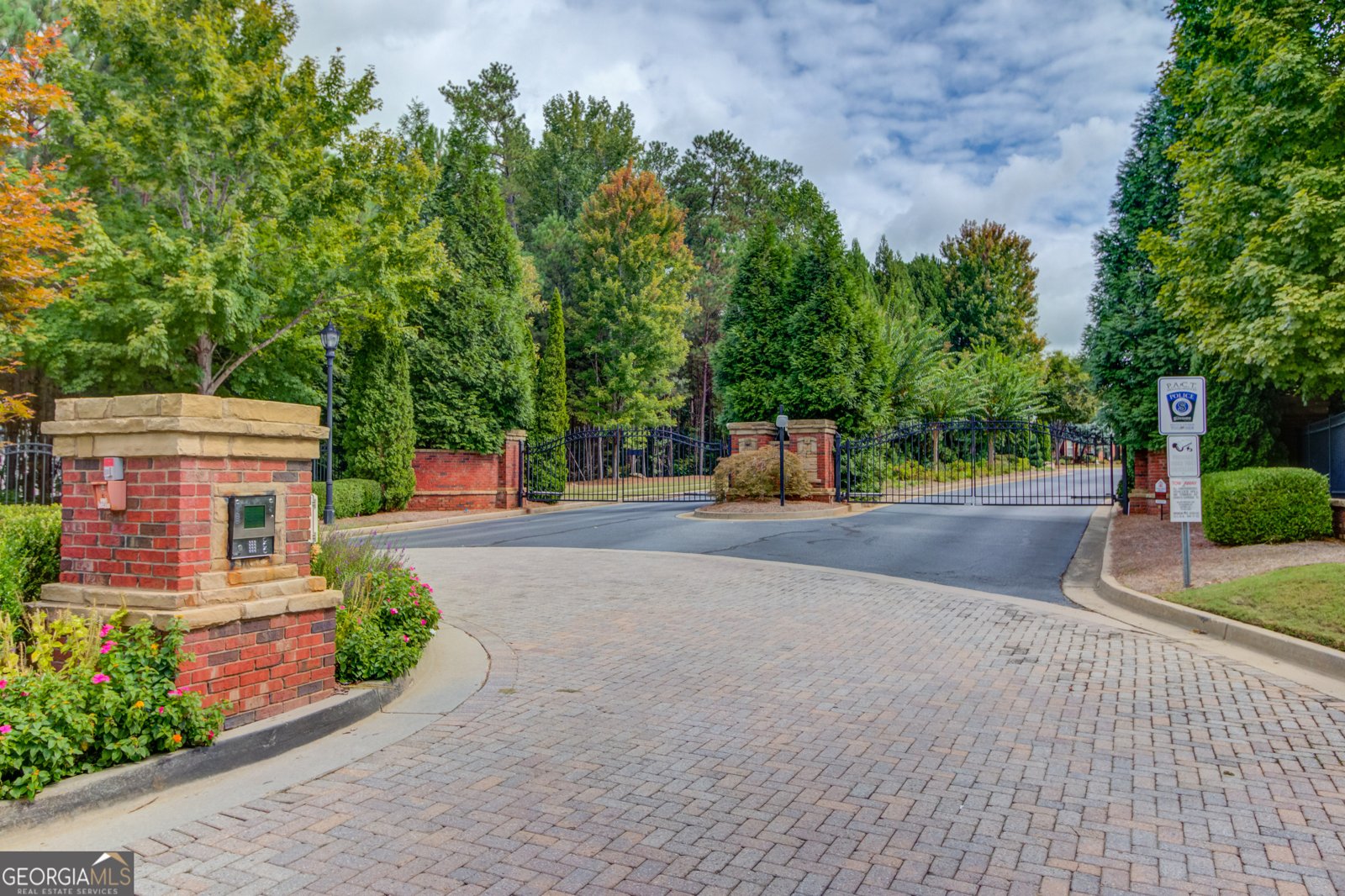 4166 Baverton Drive Suwanee - 41