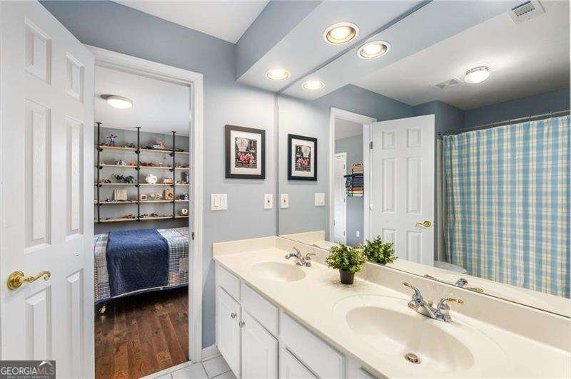 5105 Harbury Lane Suwanee - 27