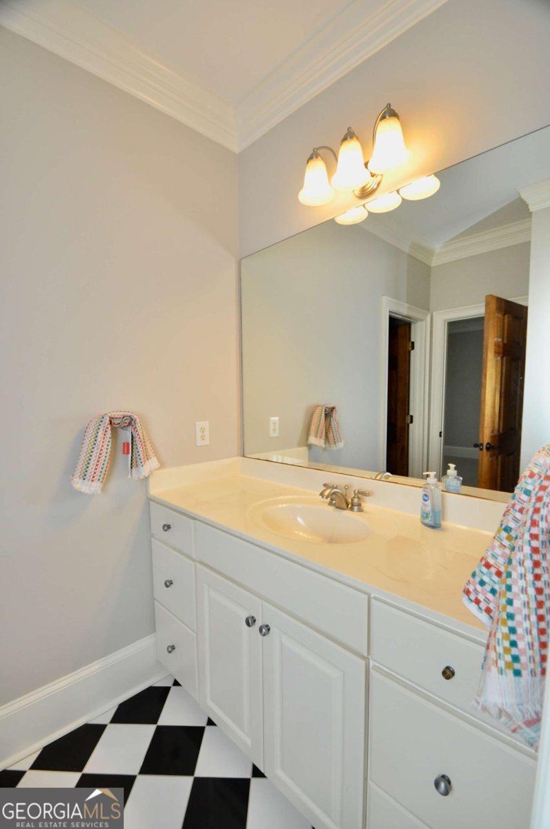 1070 Lexington Court Bishop - 43