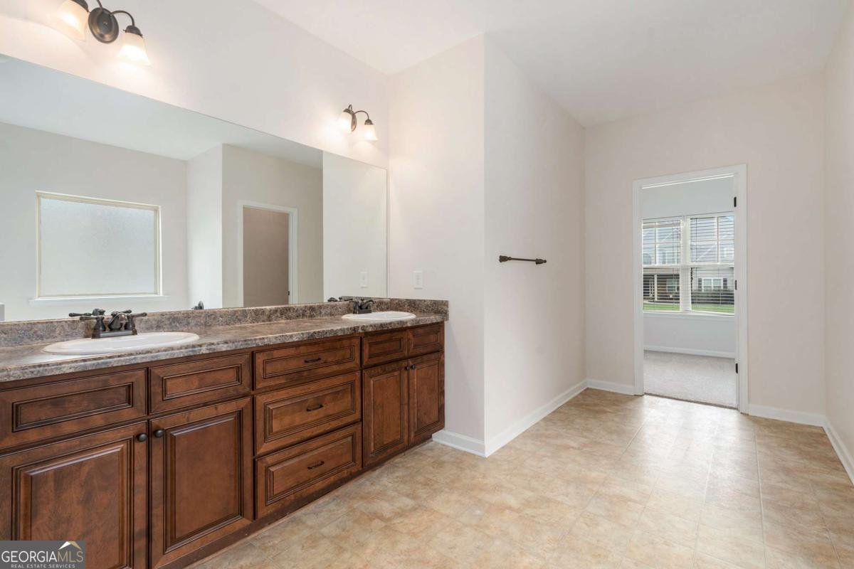 325 Ivy Lane Senoia - 27