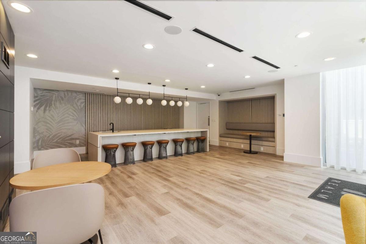 3324 Peachtree Road Atlanta - 27