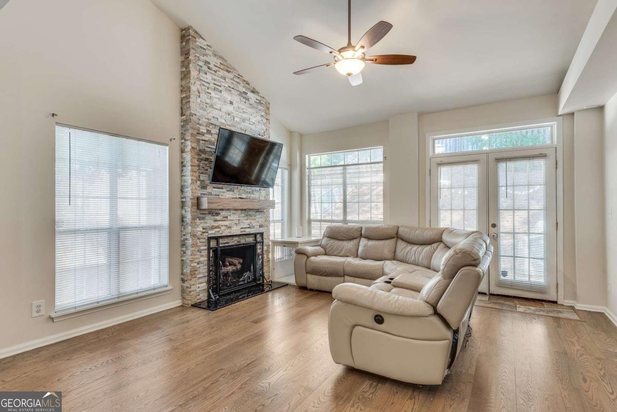 5557 BRIDGE POINTE Drive Alpharetta - 18